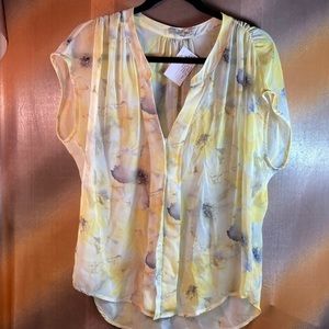𝅺RED haute sheer yellow top with‎ grey poppies. Size M 44” chest. X